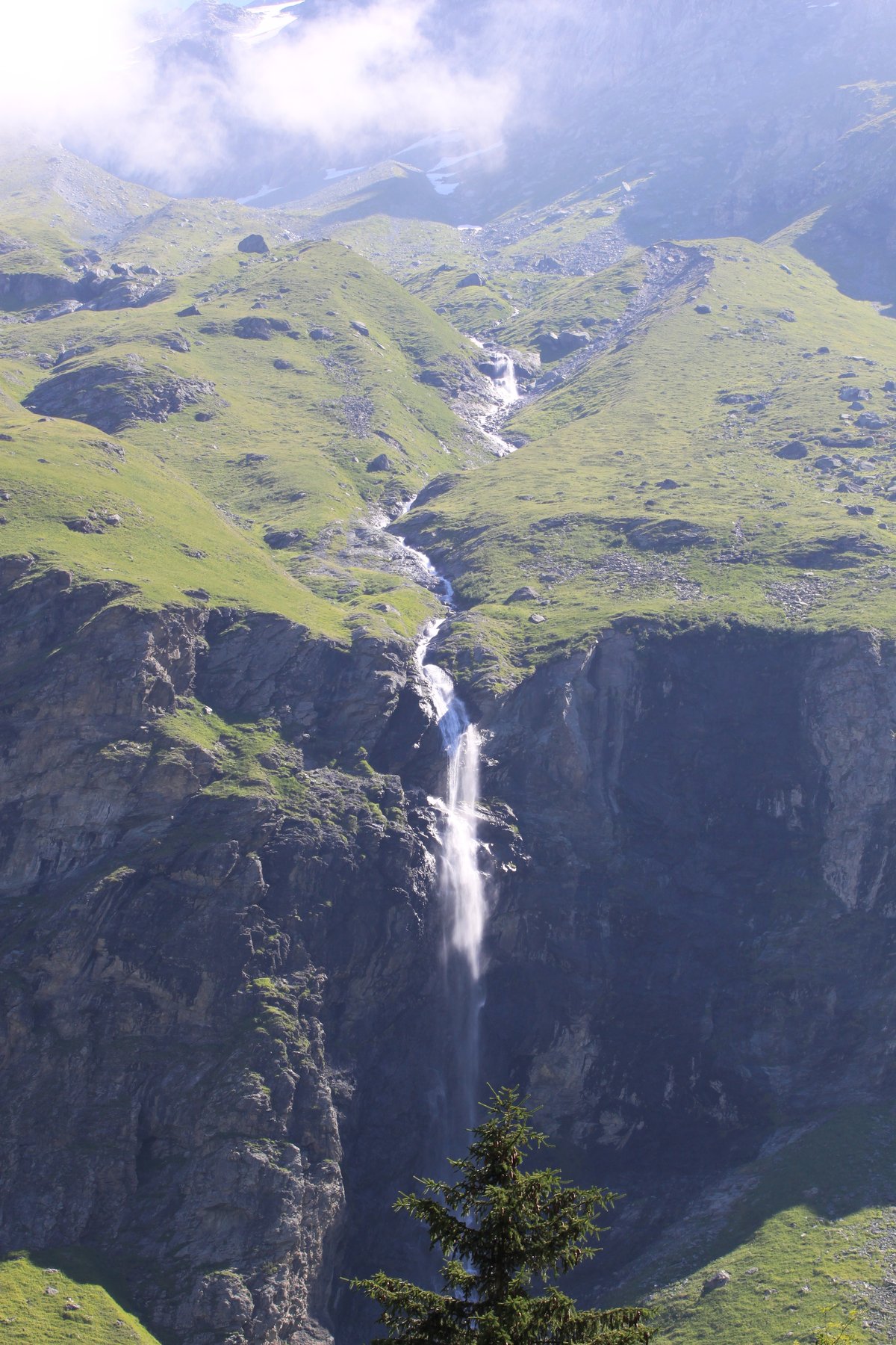 The waterfall, up high