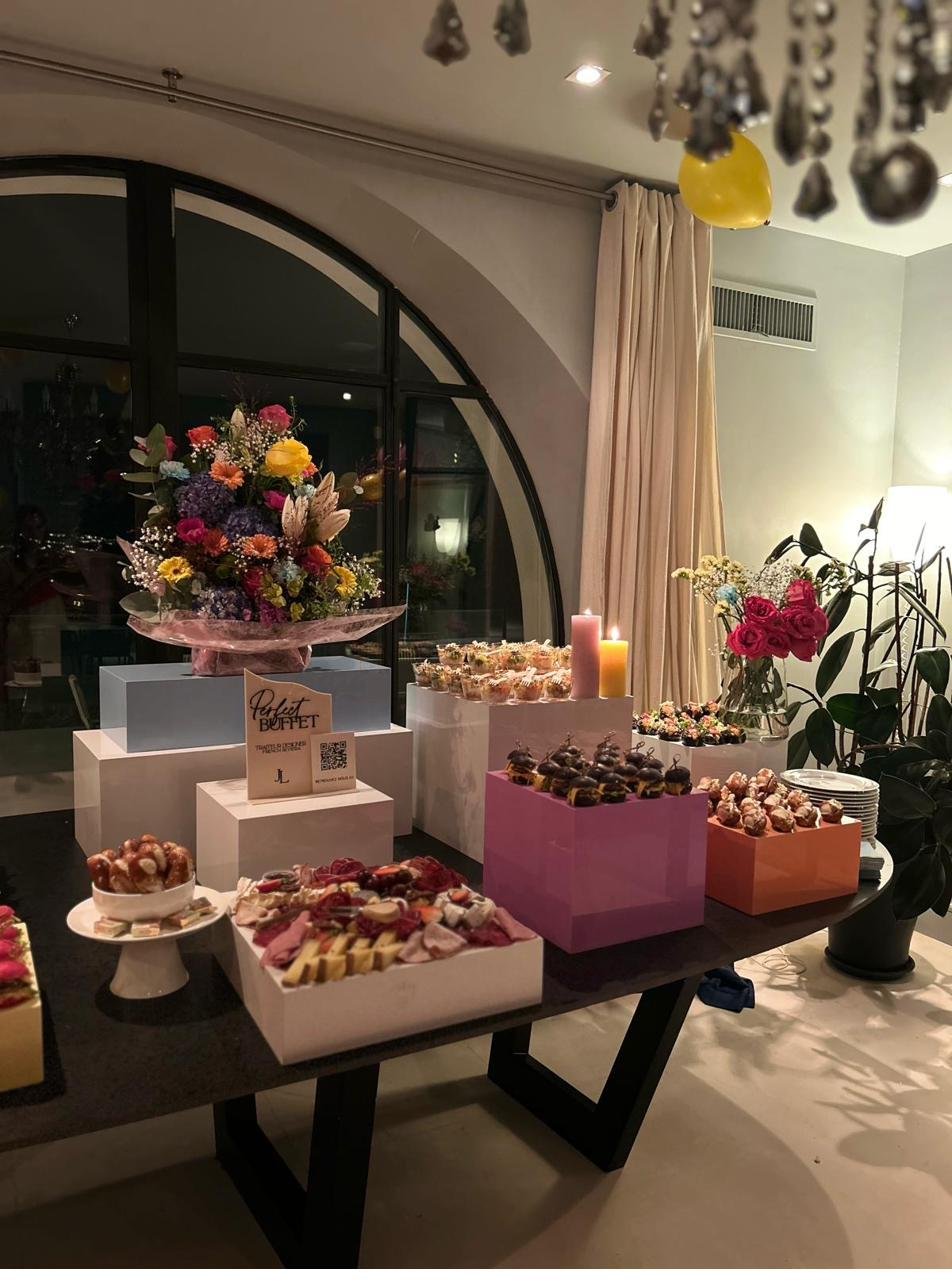 The buffet, in bloom
