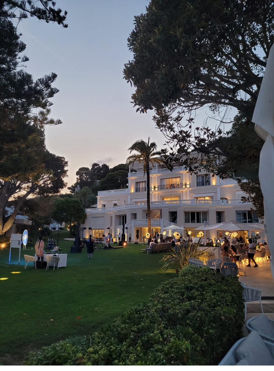 Evening settles in